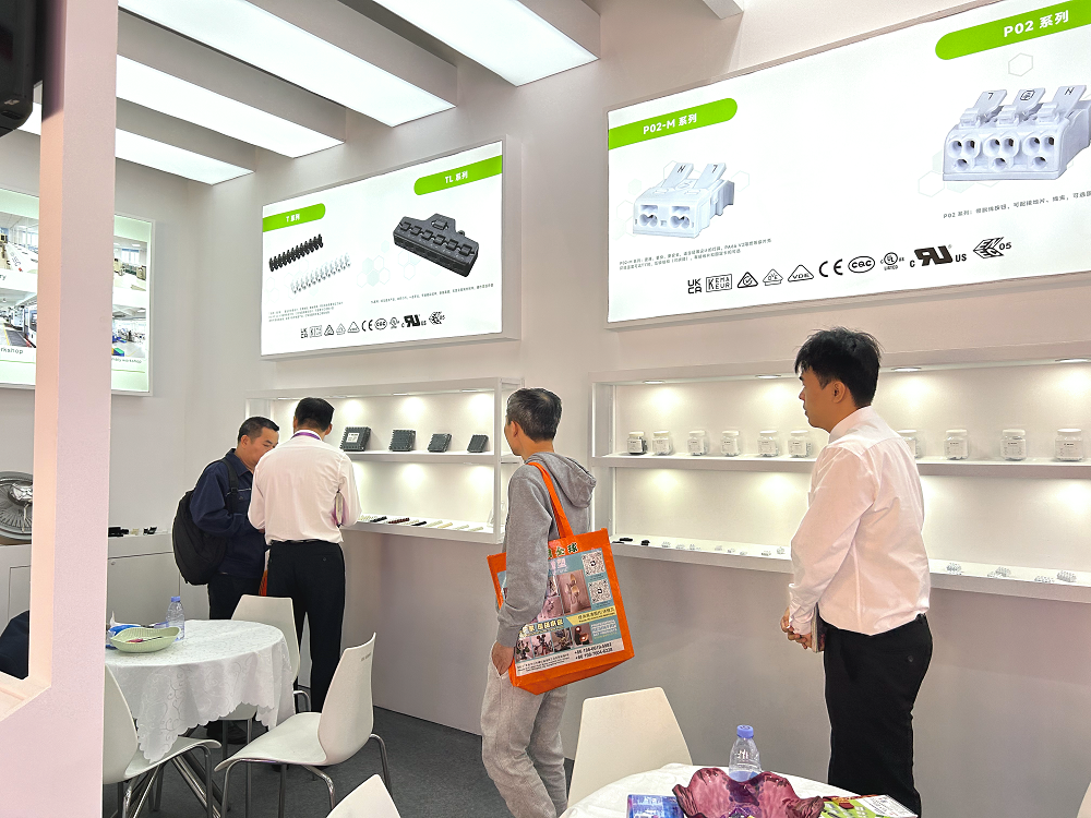 1761611589153404.png test02.png